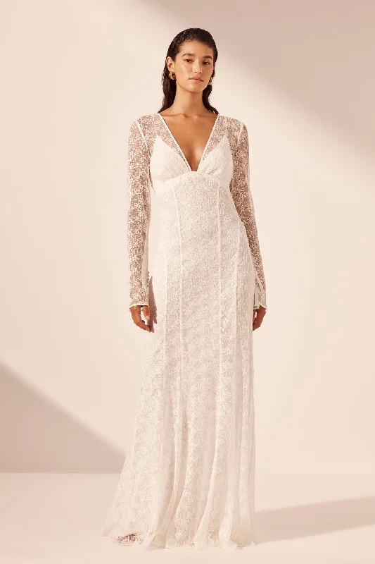 Street style maxi dressesLA LUNE SOL LACE PLUNGED PANELLED MAXI DRESS - IVORY